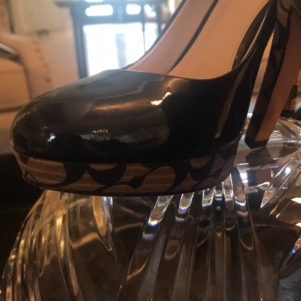 Coach patent heels like new - Picture 2 of 3